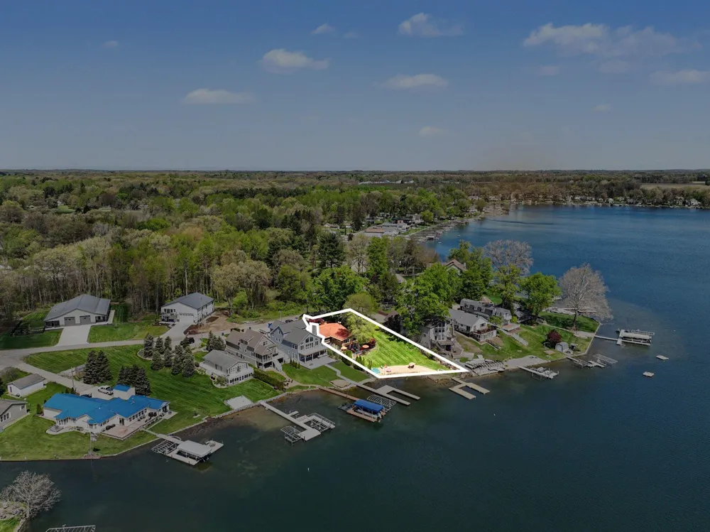 50575 W Lakeshore Drive Dowagiac, MI 49047