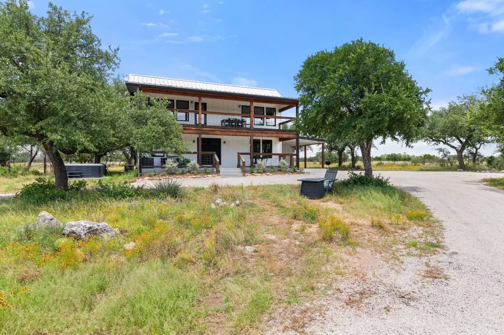 784 River View Drive Johnson City, TX 78636