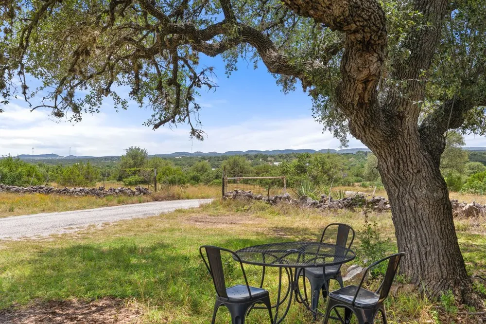 784 River View Drive Johnson City, TX 78636