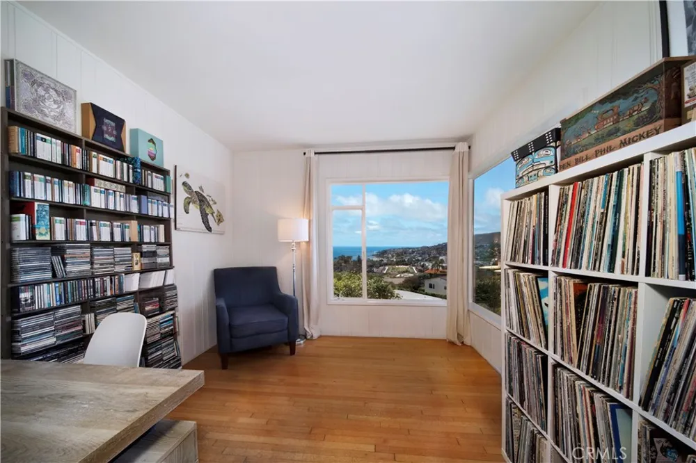 933 Coast View Drive Laguna Beach, CA 92651