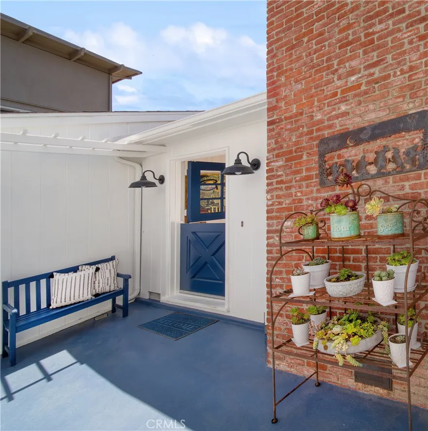 933 Coast View Drive Laguna Beach, CA 92651