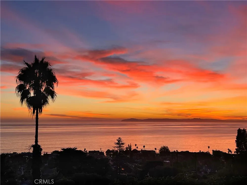 933 Coast View Drive Laguna Beach, CA 92651