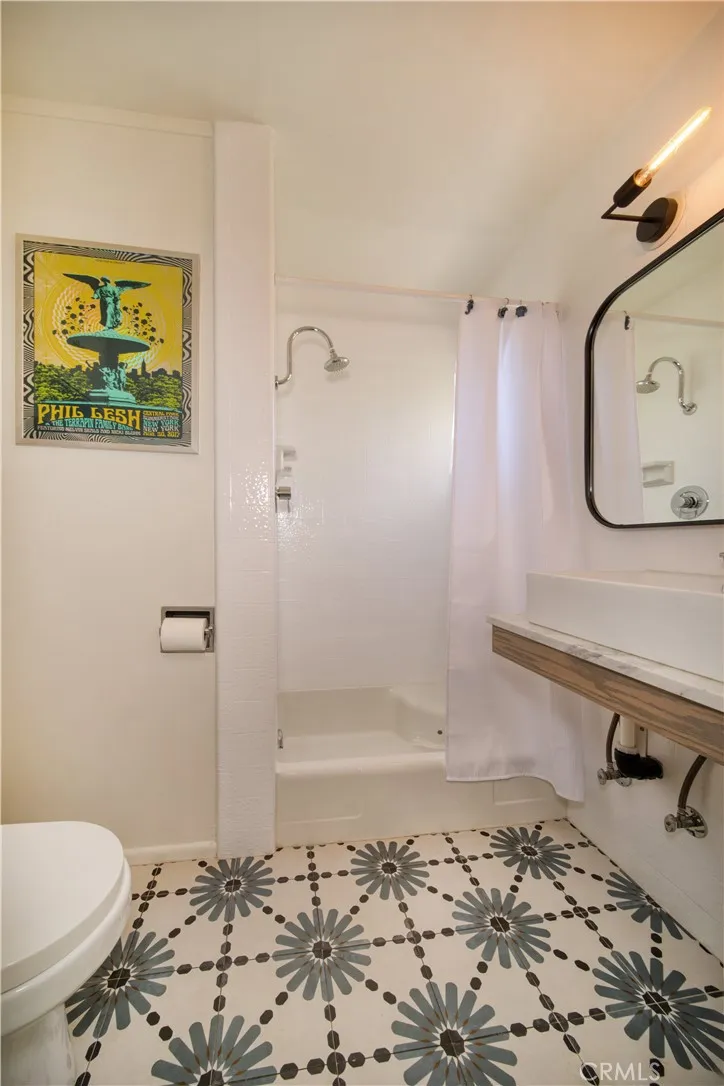 933 Coast View Drive Laguna Beach, CA 92651