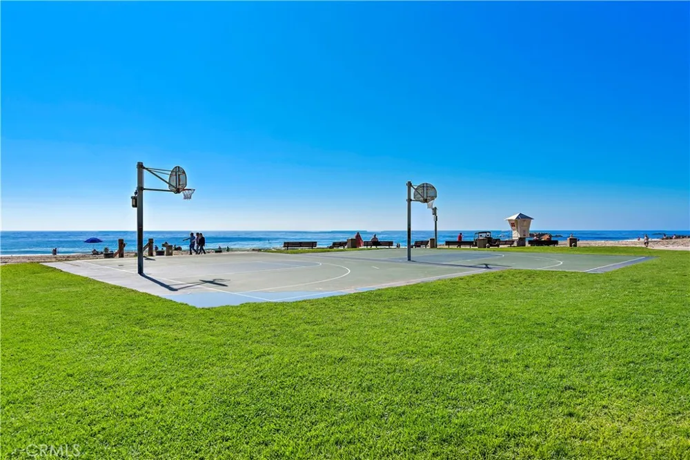 933 Coast View Drive Laguna Beach, CA 92651