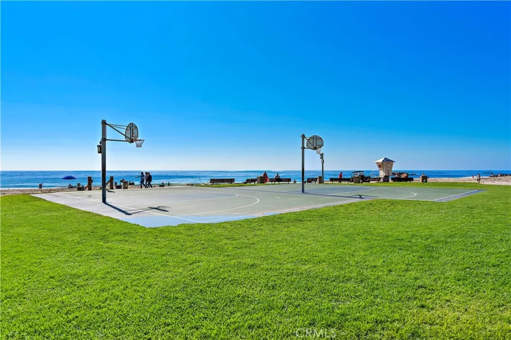 933 Coast View Drive Laguna Beach, CA 92651
