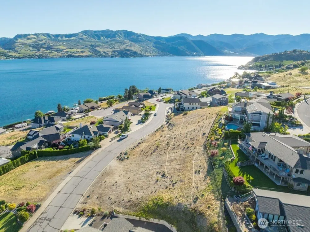 116 Apple Avenue Chelan, WA 98816