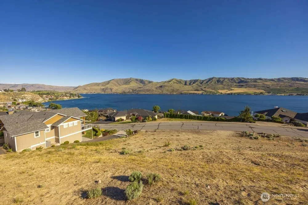116 Apple Avenue Chelan, WA 98816