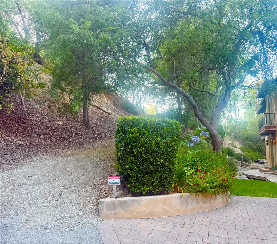 4551 Lindley Avenue Tarzana, CA 91356