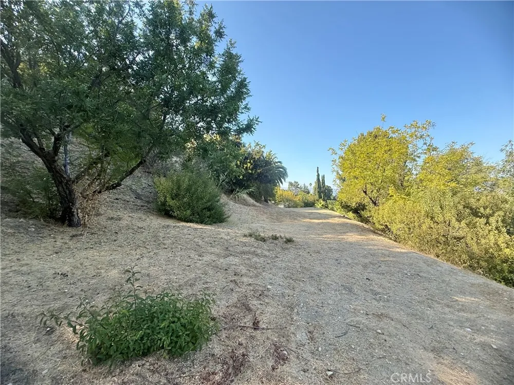 4551 Lindley Avenue Tarzana, CA 91356
