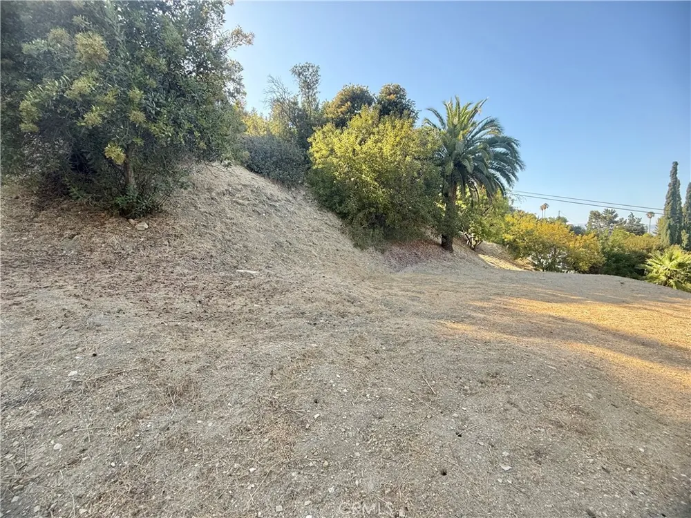 4551 Lindley Avenue Tarzana, CA 91356