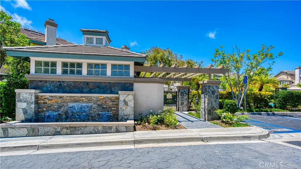 102 Stoney Pointe Laguna Niguel, CA 92677