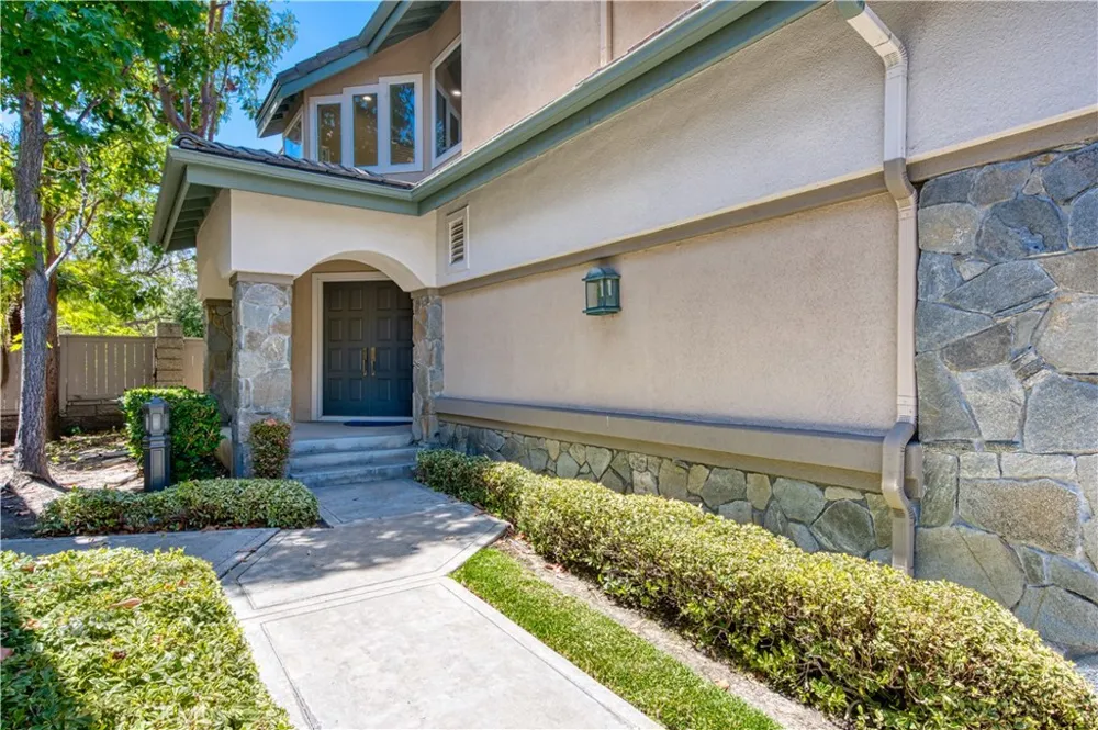 102 Stoney Pointe Laguna Niguel, CA 92677