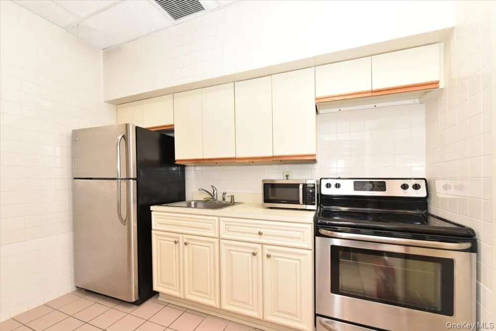 725 Miller Avenue #218 Freeport, NY 11520