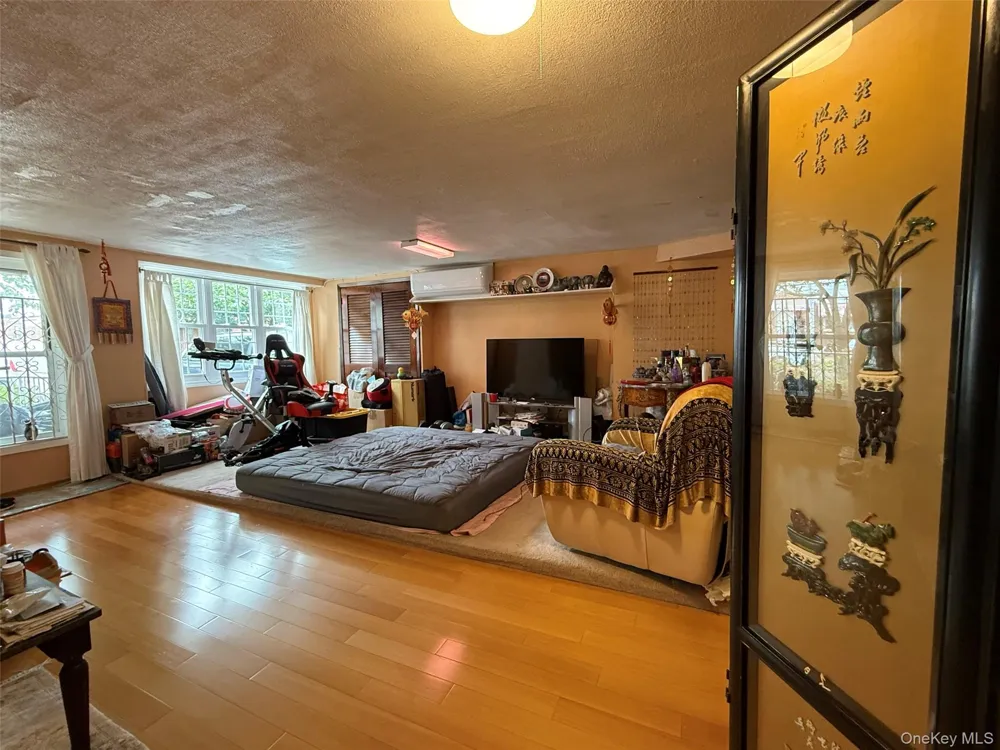 13512 118th Street South Ozone Park, NY 11420