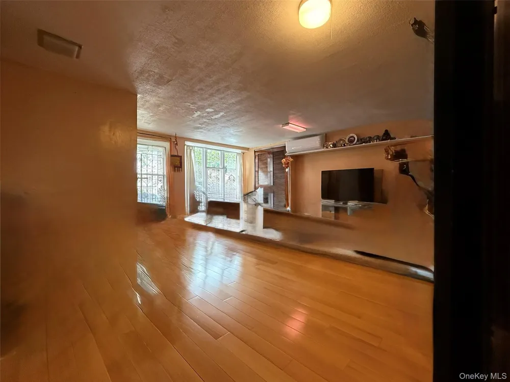 13512 118th Street South Ozone Park, NY 11420