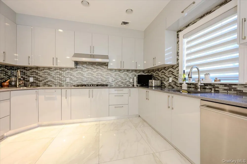 345 Washington Avenue Cedarhurst, NY 11516
