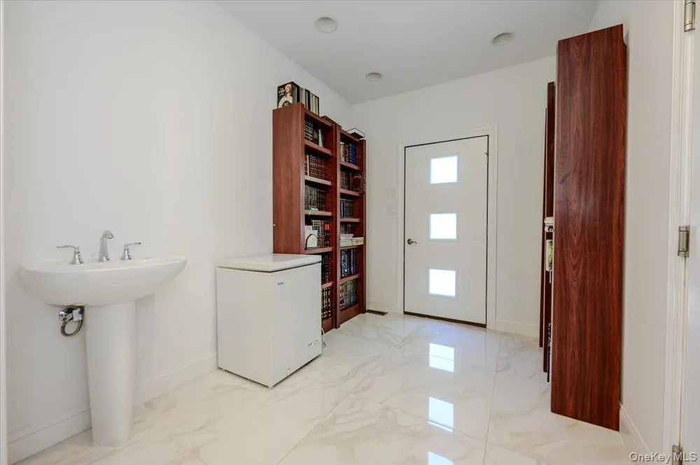 345 Washington Avenue Cedarhurst, NY 11516