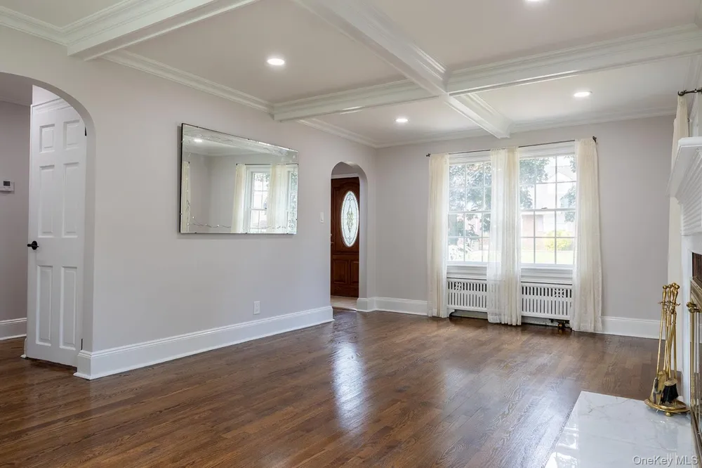 478 Carnation Avenue Floral Park, NY 11001