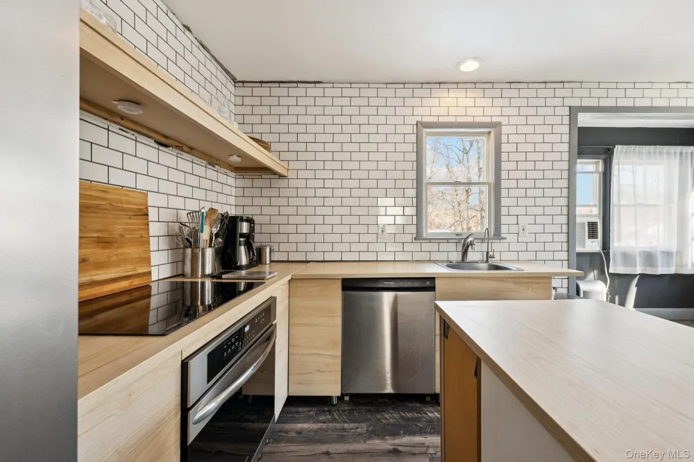 176 Maple Avenue Flanders, NY 11901