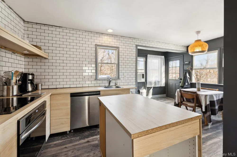 176 Maple Avenue Flanders, NY 11901