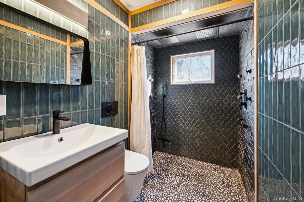 176 Maple Avenue Flanders, NY 11901