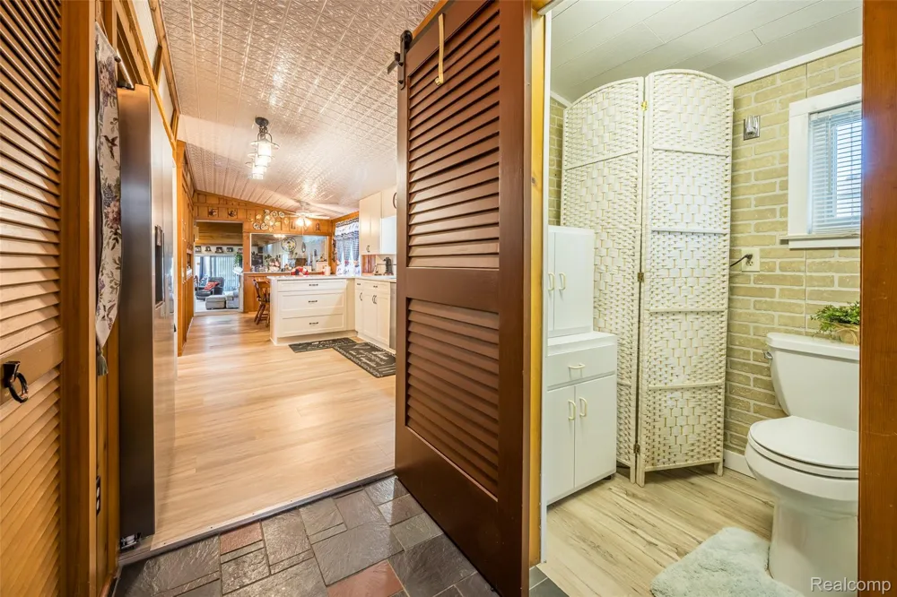1656 S Riverside Drive Au Gres City, MI 48703