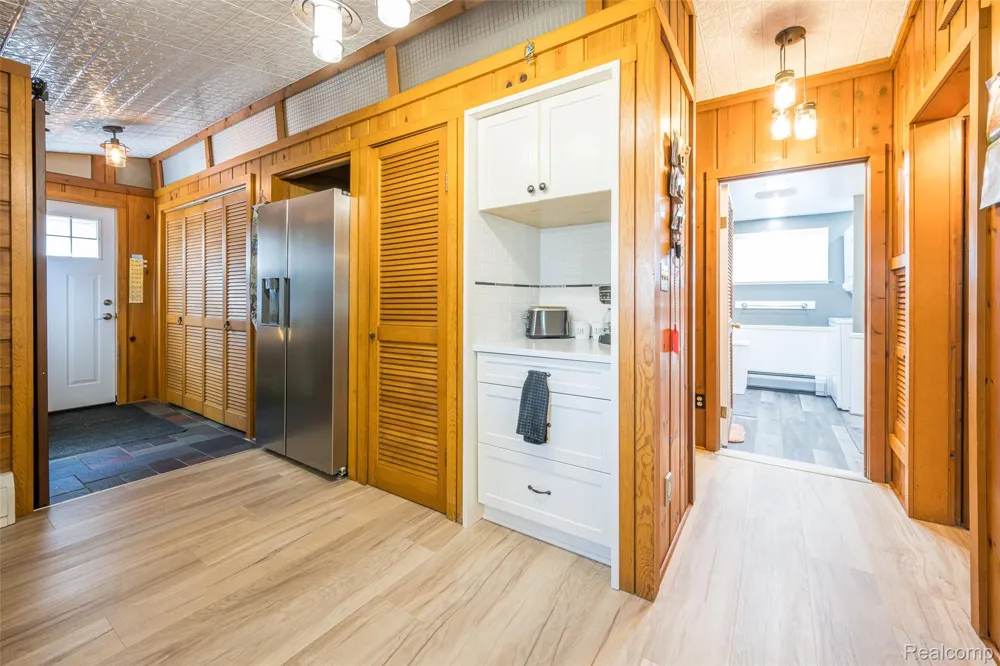1656 S Riverside Drive Au Gres City, MI 48703