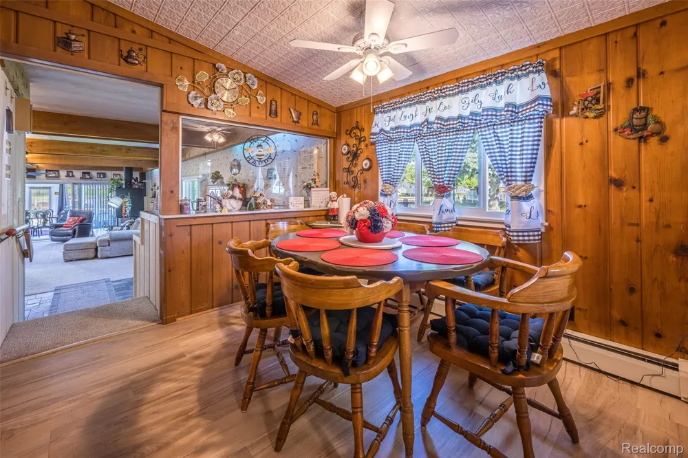 1656 S Riverside Drive Au Gres City, MI 48703