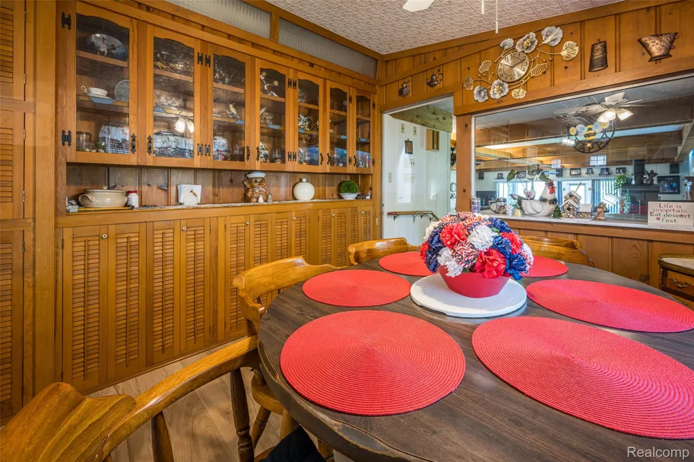 1656 S Riverside Drive Au Gres City, MI 48703