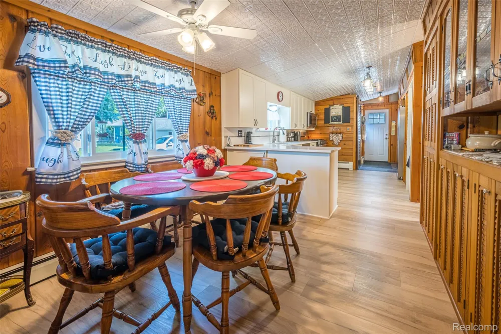 1656 S Riverside Drive Au Gres City, MI 48703