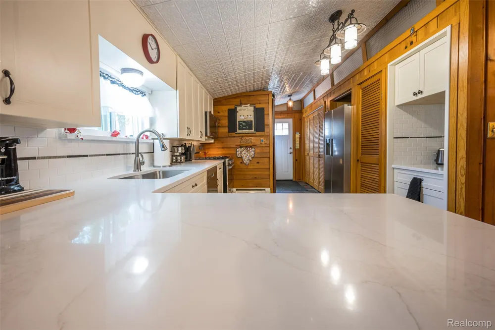 1656 S Riverside Drive Au Gres City, MI 48703