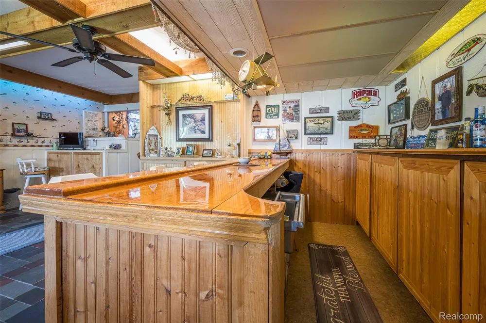 1656 S Riverside Drive Au Gres City, MI 48703