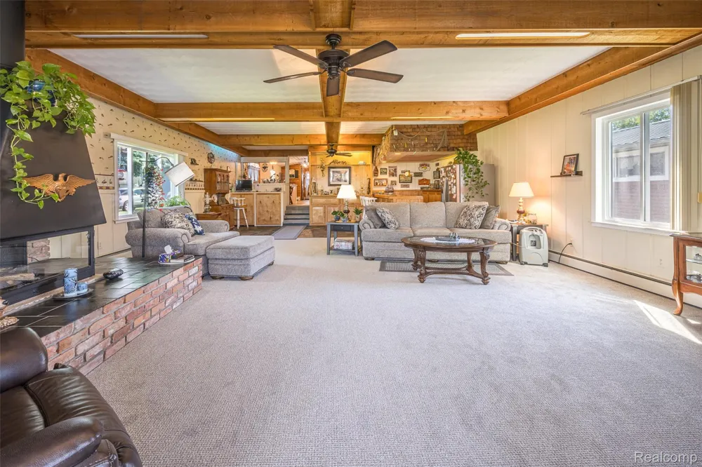 1656 S Riverside Drive Au Gres City, MI 48703