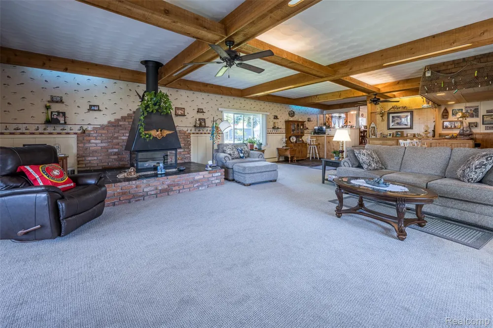 1656 S Riverside Drive Au Gres City, MI 48703