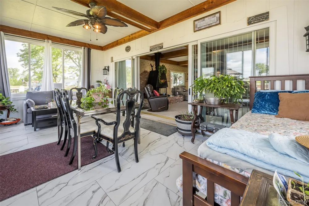 1656 S Riverside Drive Au Gres City, MI 48703