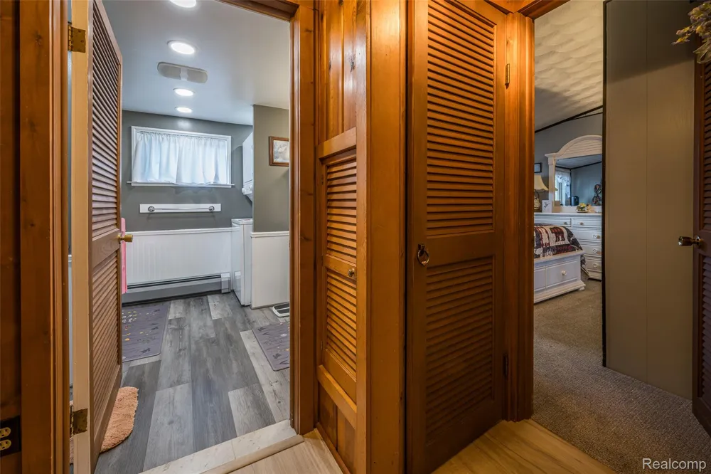 1656 S Riverside Drive Au Gres City, MI 48703