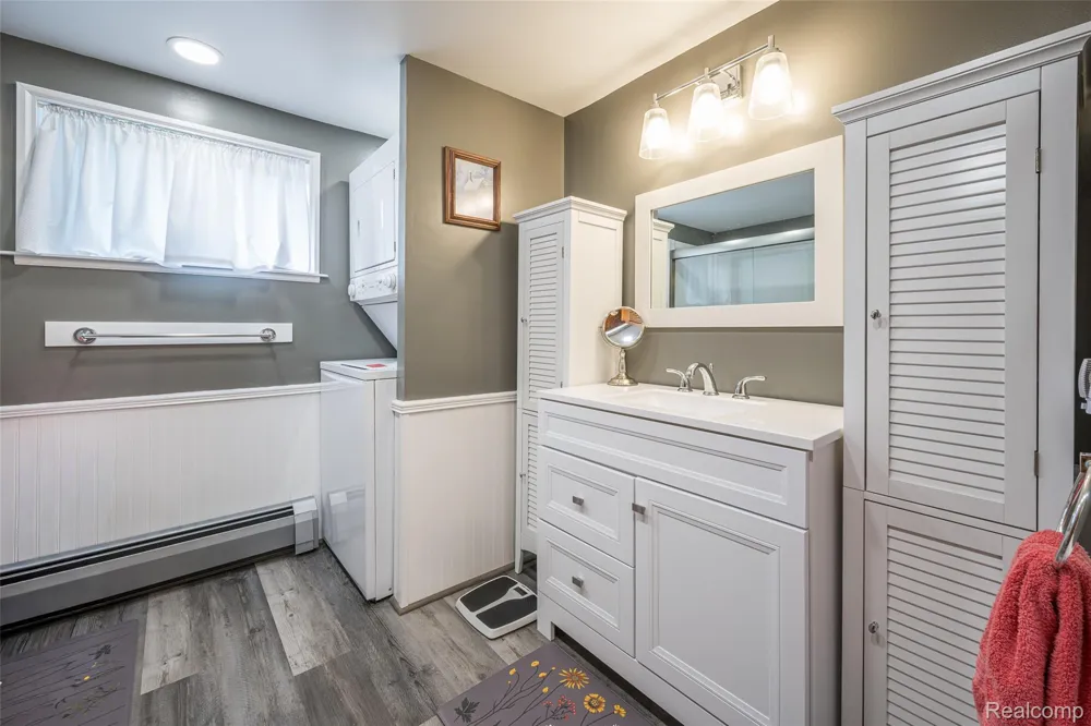 1656 S Riverside Drive Au Gres City, MI 48703
