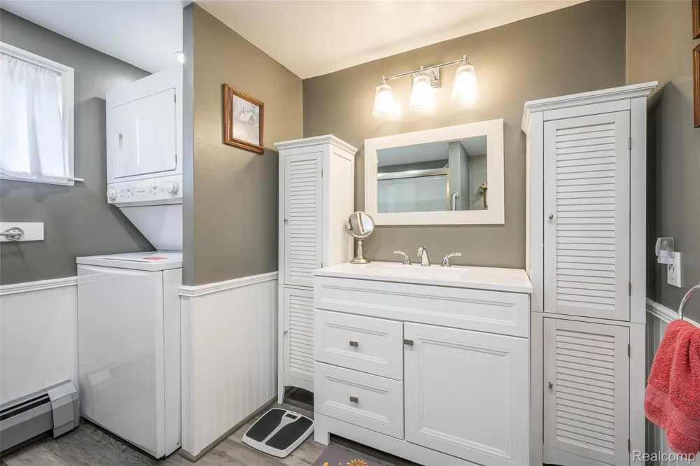 1656 S Riverside Drive Au Gres City, MI 48703