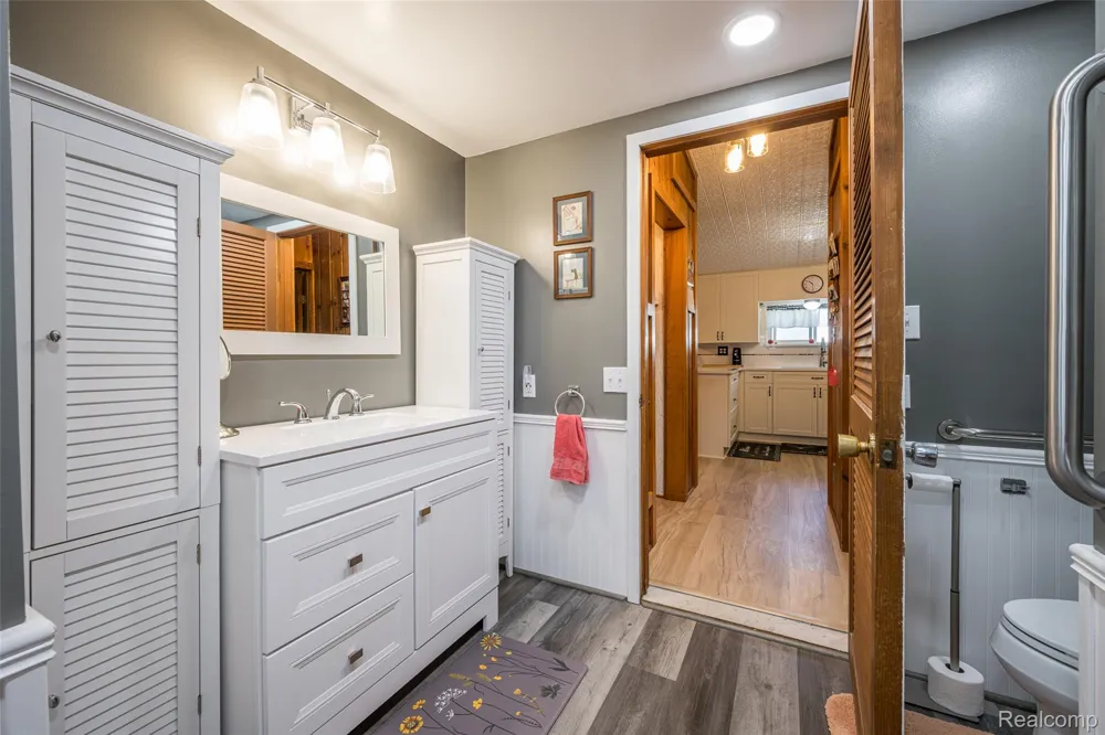 1656 S Riverside Drive Au Gres City, MI 48703