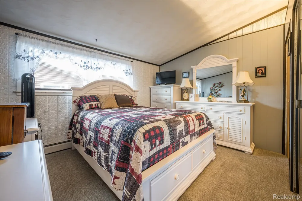 1656 S Riverside Drive Au Gres City, MI 48703