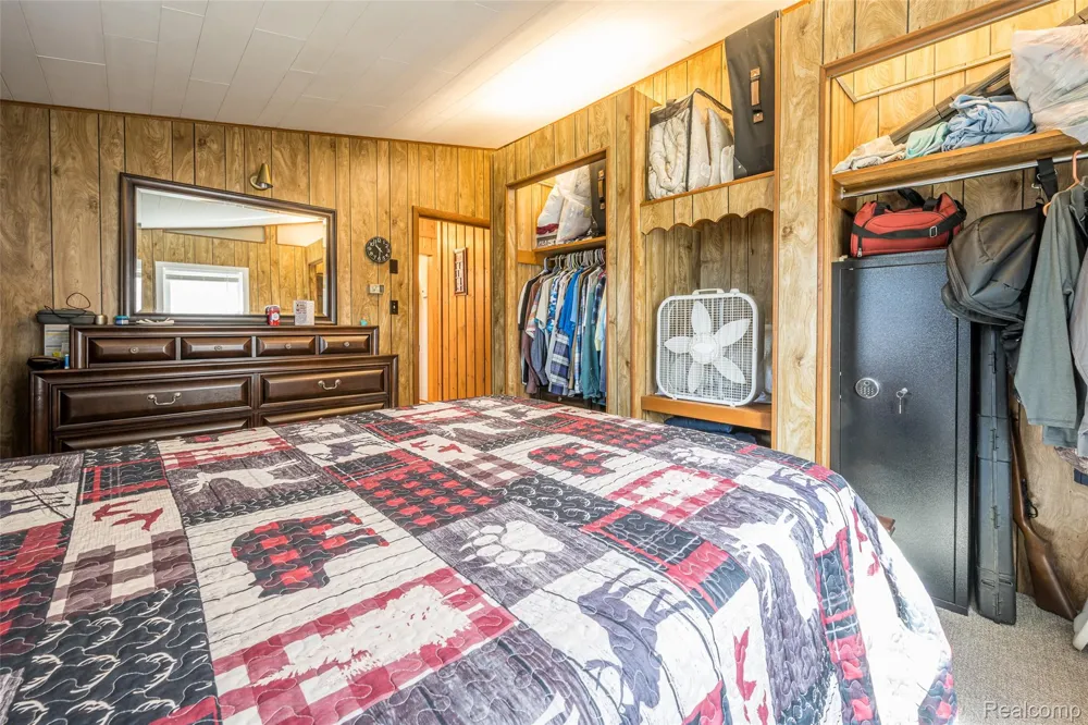 1656 S Riverside Drive Au Gres City, MI 48703