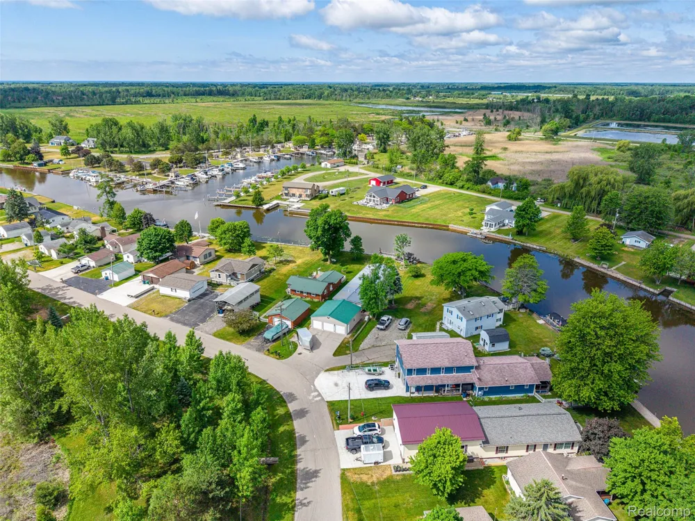 1656 S Riverside Drive Au Gres City, MI 48703