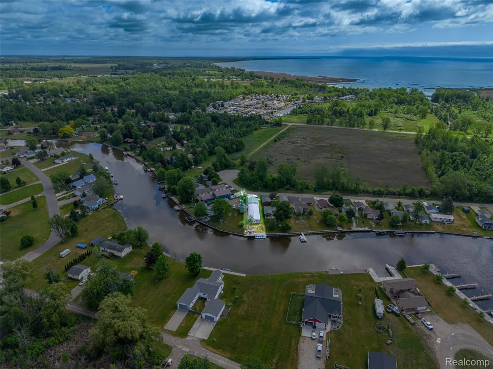 1656 S Riverside Drive Au Gres City, MI 48703