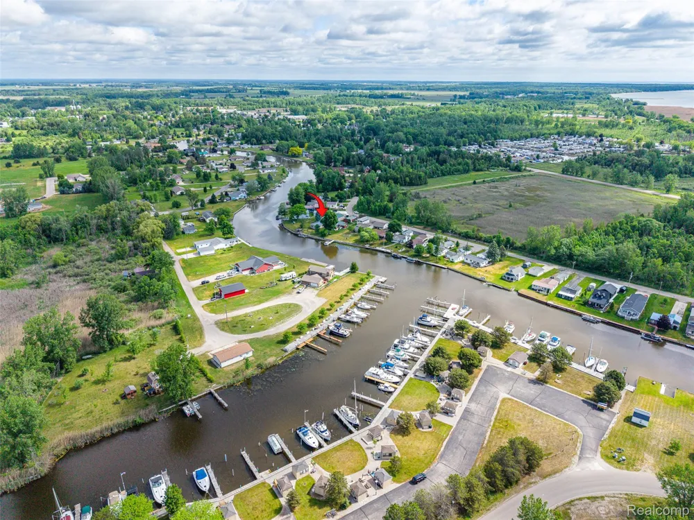 1656 S Riverside Drive Au Gres City, MI 48703