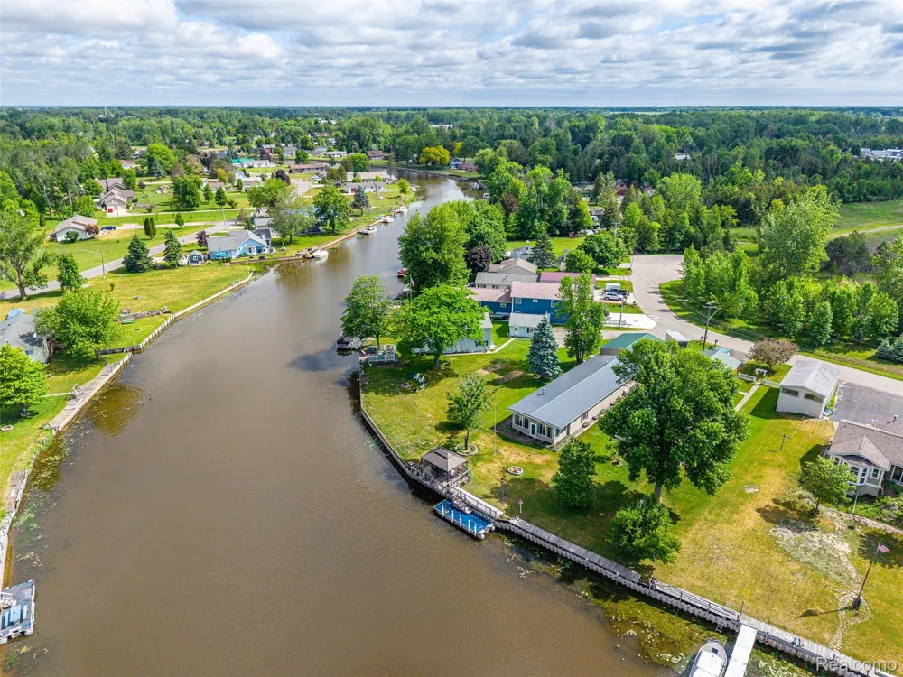 1656 S Riverside Drive Au Gres City, MI 48703