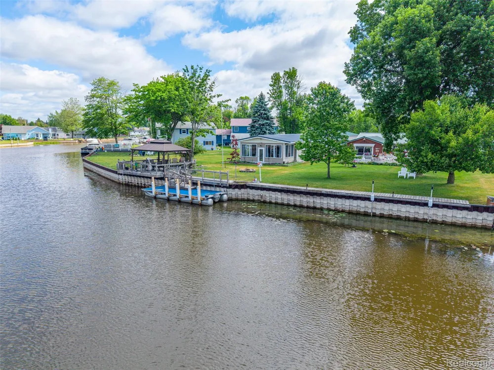 1656 S Riverside Drive Au Gres City, MI 48703