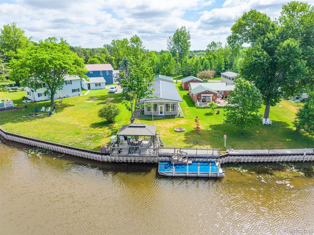 1656 S Riverside Drive Au Gres City, MI 48703