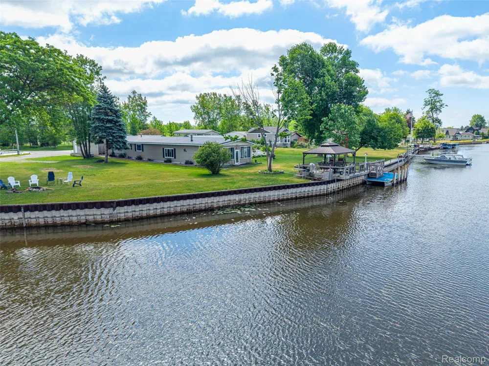1656 S Riverside Drive Au Gres City, MI 48703