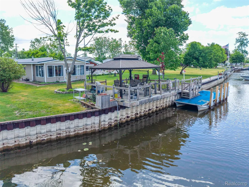 1656 S Riverside Drive Au Gres City, MI 48703