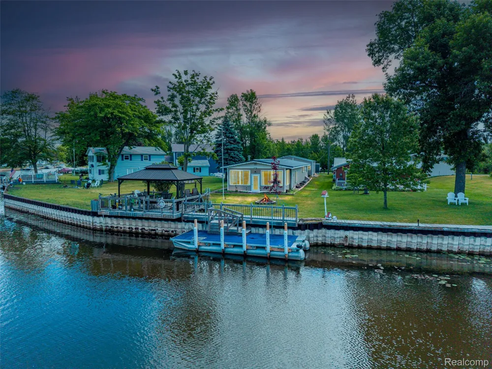 1656 S Riverside Drive Au Gres City, MI 48703